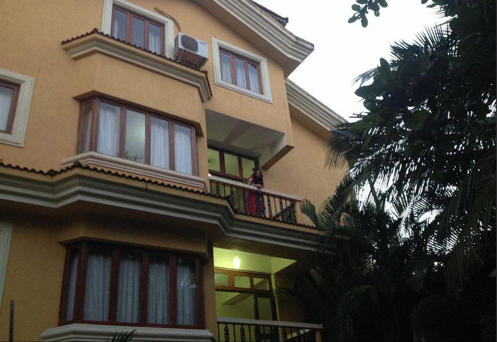 Bougainvillea Guest House 칸돌림 외부 사진