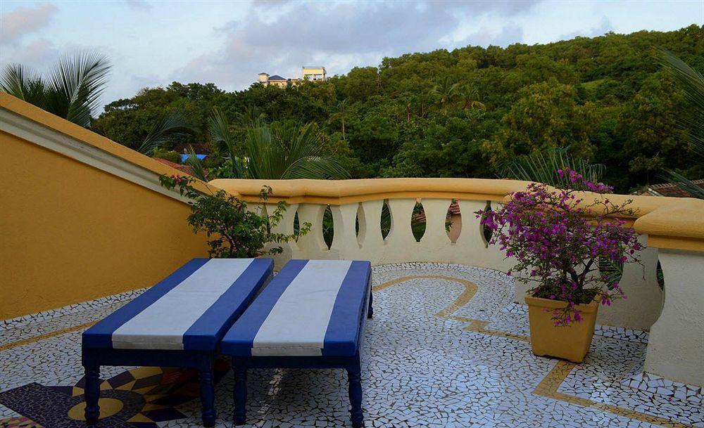 Bougainvillea Guest House 칸돌림 외부 사진