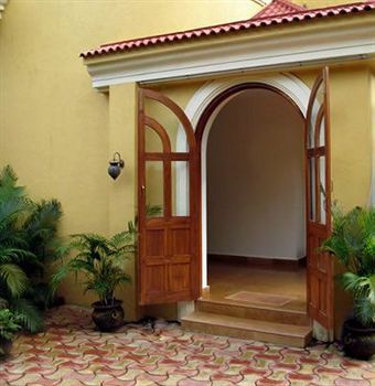 Bougainvillea Guest House 칸돌림 외부 사진