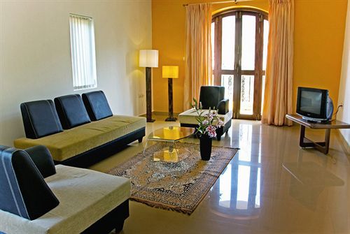 Bougainvillea Guest House 칸돌림 외부 사진