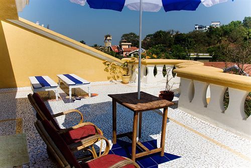 Bougainvillea Guest House 칸돌림 외부 사진