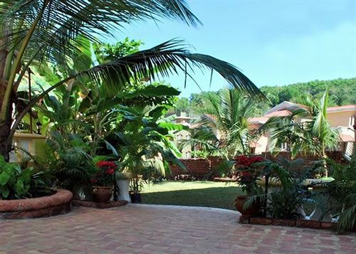 Bougainvillea Guest House 칸돌림 외부 사진
